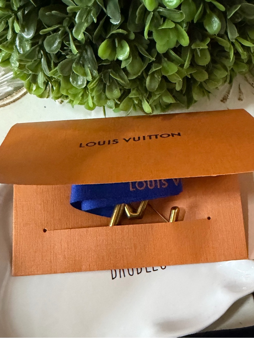 Louis Vuitton blue ribbon and paper envelope - Picture 6 of 6